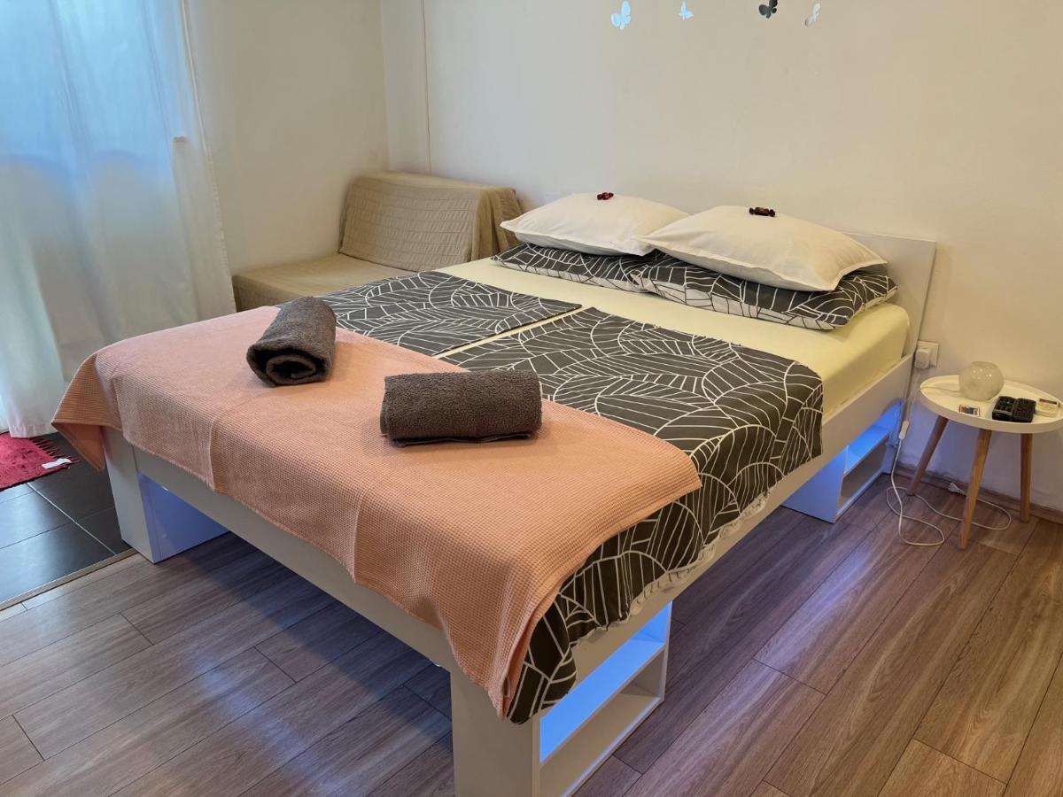 Lynn Apartment *